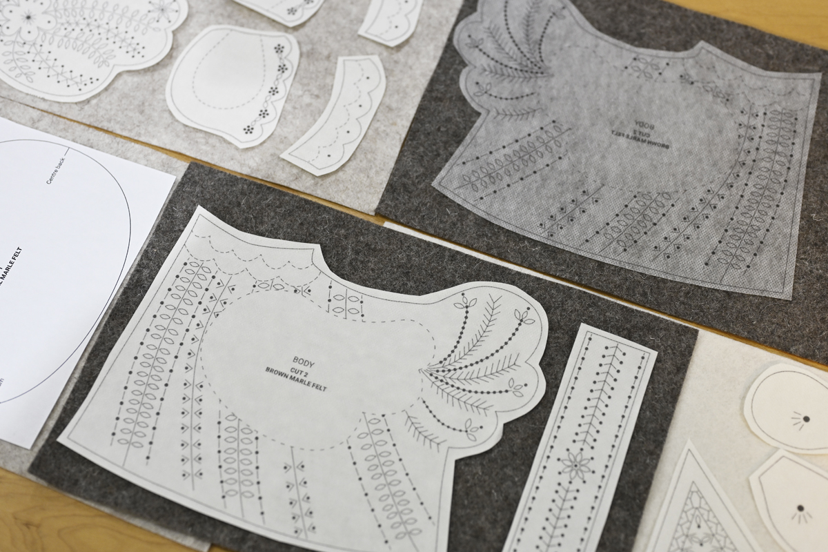 Hen pattern on felt and stick 'n' stitch fabri-solvy transfer paper.
