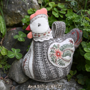 Read more about the article Making a Felt “Harnie the Hen” Doorstop