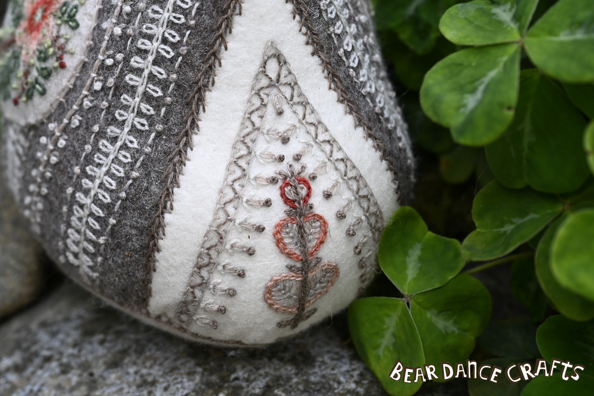 Palestrina Stitch on wool felt hen from Inspirations magazine.